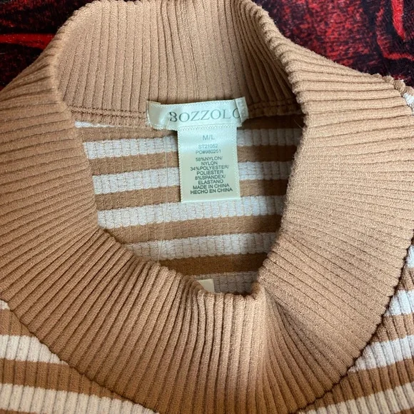 Mock Turtleneck Crop Top NWT - Picture 4 of 4